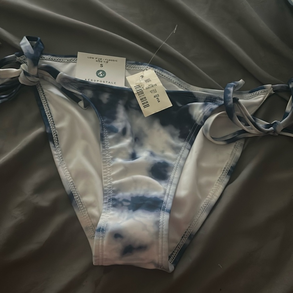 Brand new size small brand, Aeropostale color blue white